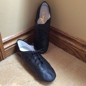 Spotlights Lace-up Jazz Shoes in Women's 5 1/2 M